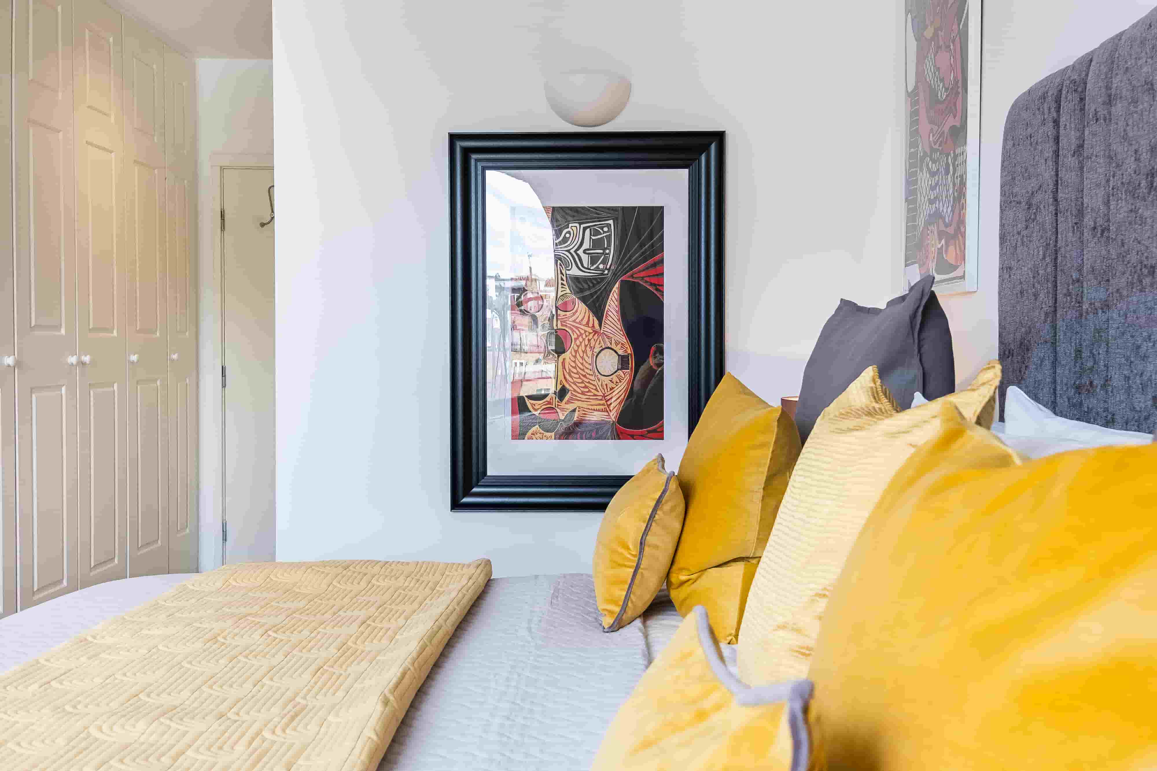 Point West, Gloucester Road, South Kensington – 2 Bedroom Apartment for Rental