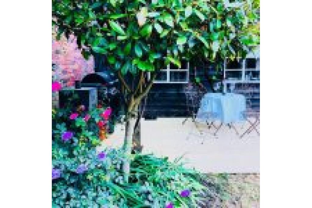 Picturesque Grade 2 Listed Thatched House in Suffolk