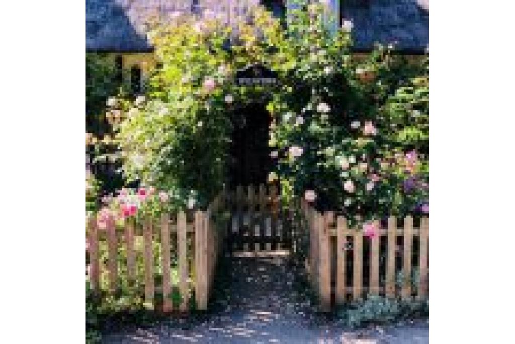 Picturesque Grade 2 Listed Thatched House in Suffolk