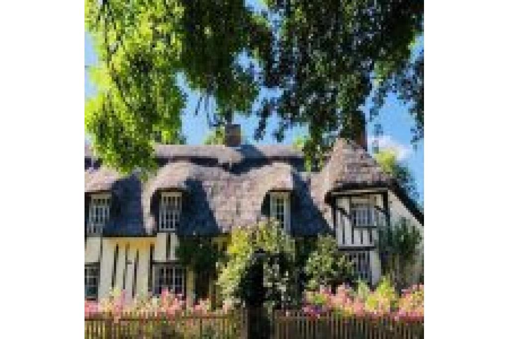 Picturesque Grade 2 Listed Thatched House in Suffolk
