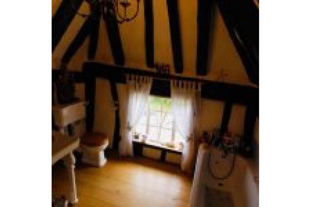 Picturesque Grade 2 Listed Thatched House in Suffolk