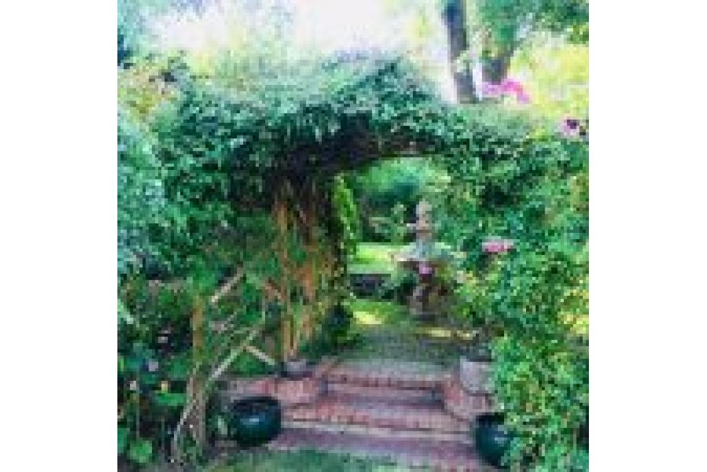 Picturesque Grade 2 Listed Thatched House in Suffolk