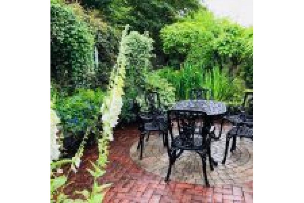 Picturesque Grade 2 Listed Thatched House in Suffolk