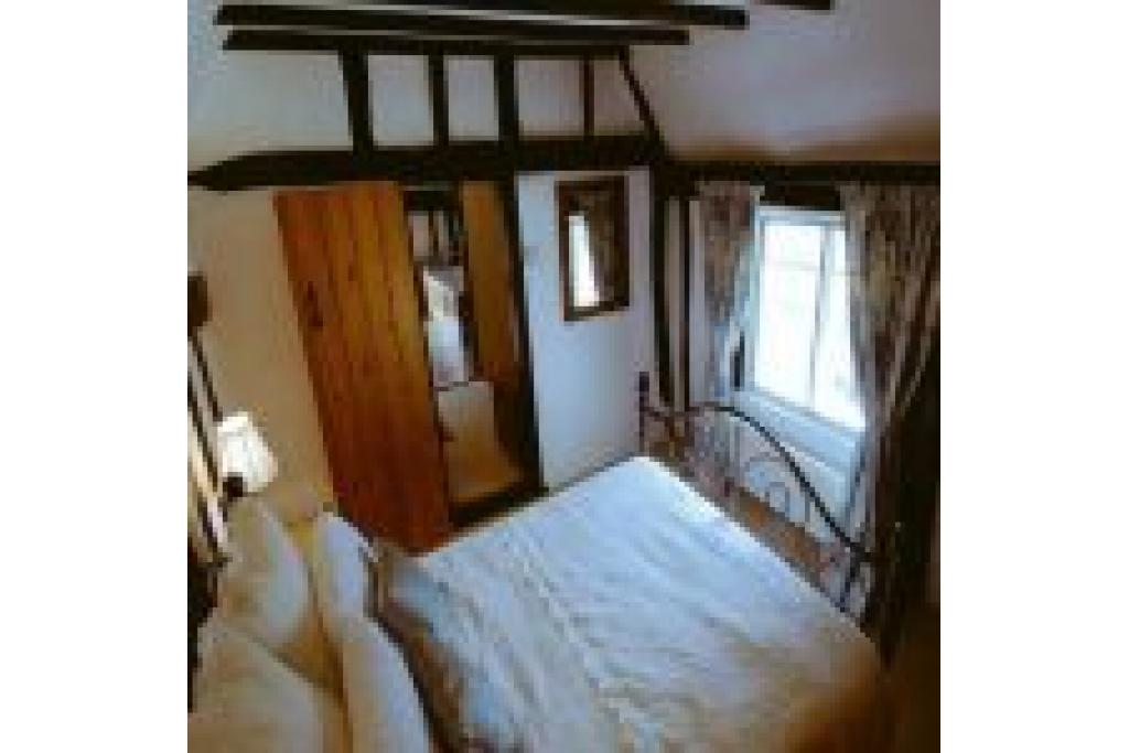 Picturesque Grade 2 Listed Thatched House in Suffolk