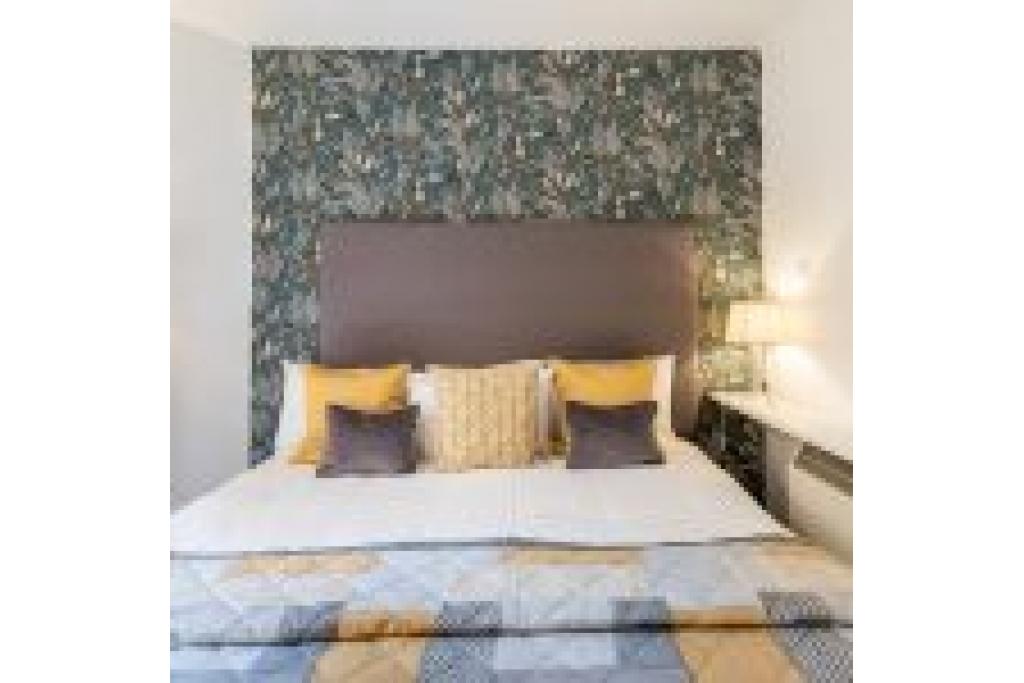 New & Modern Two Bedroom in Kensington