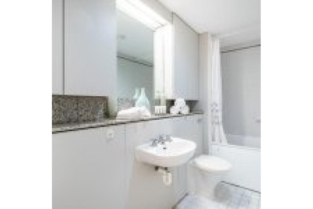 New & Modern Two Bedroom in Kensington