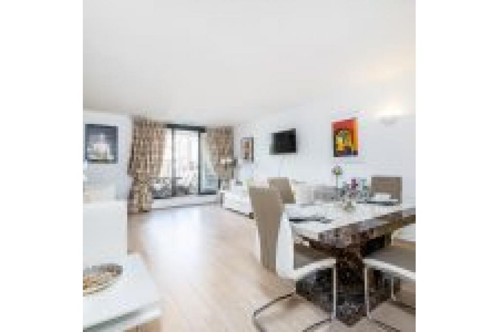 New & Modern Two Bedroom in Kensington