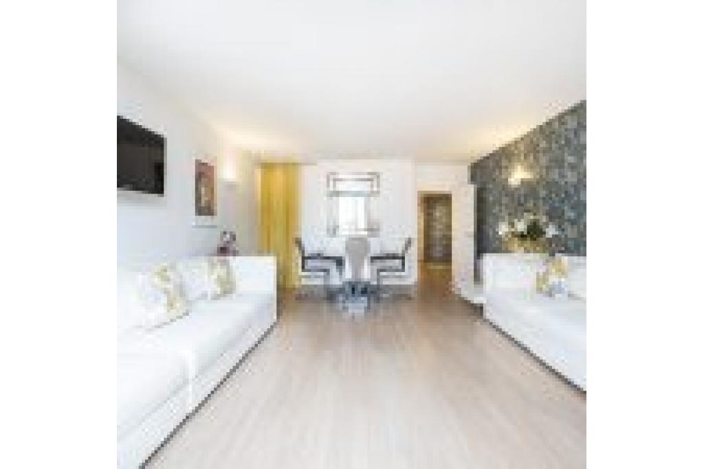 New & Modern Two Bedroom in Kensington
