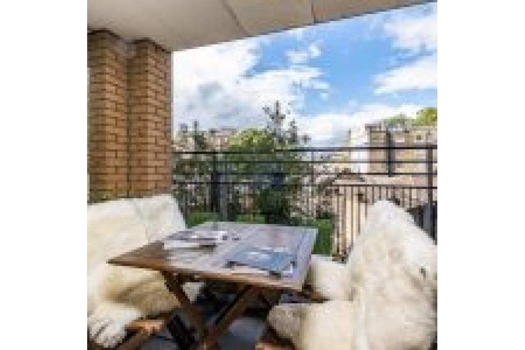 New & Modern Two Bedroom in Kensington
