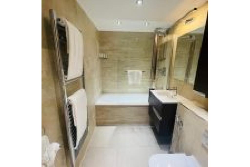 Modern Two Bedroom Apartment in Gloucester Road, South Kensington