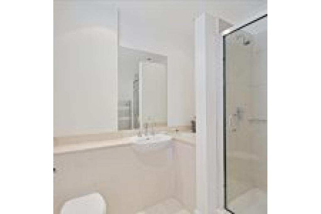 Modern Serviced Studio Apartment in Vibrant Victoria – Excellent Location near Buckingham Palace