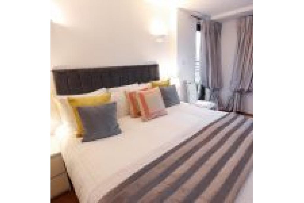 Modern & Stunning Two-Bedroom Apartment in Kensington – Ideal for Leisure and Corporate Stays