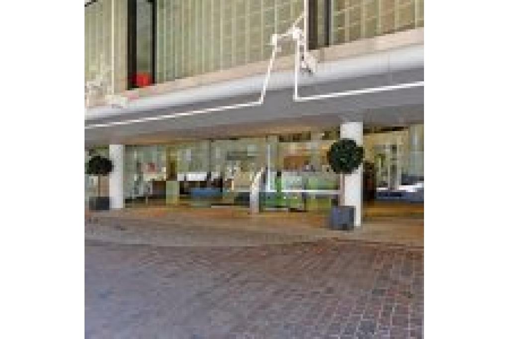 Modern & Spacious Two-Bedroom Apartment in Kensington – Ideal for Business and Leisure Stays