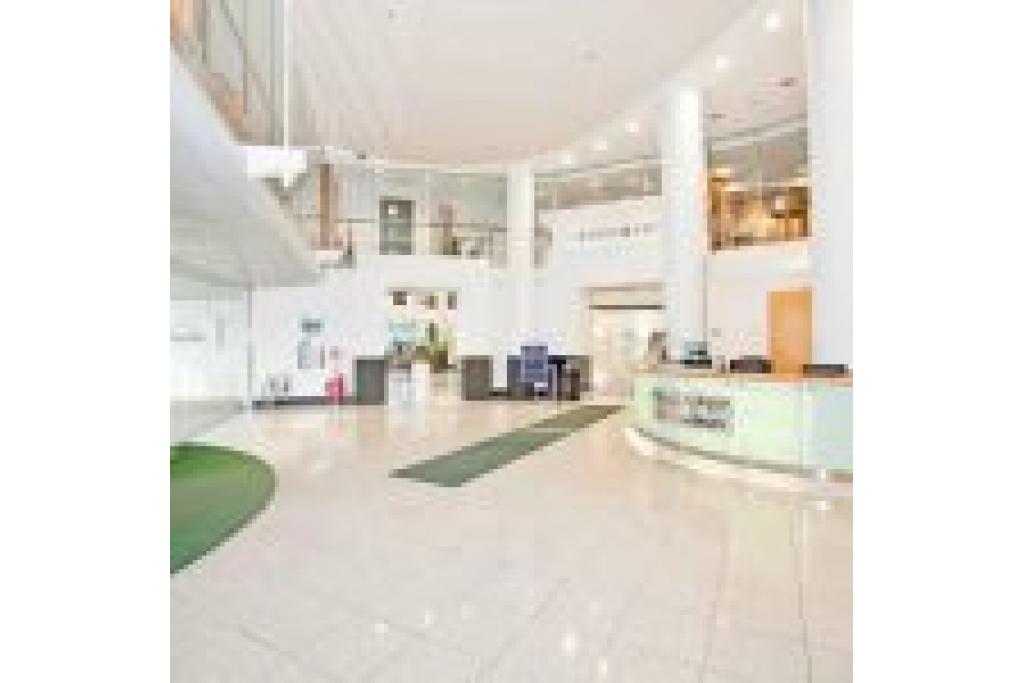 Modern & Spacious Two-Bedroom Apartment in Kensington – Ideal for Business and Leisure Stays