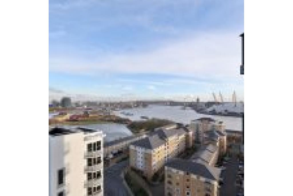 Modern & Spacious Apartment in Canary Wharf – Perfect for Business or Leisure