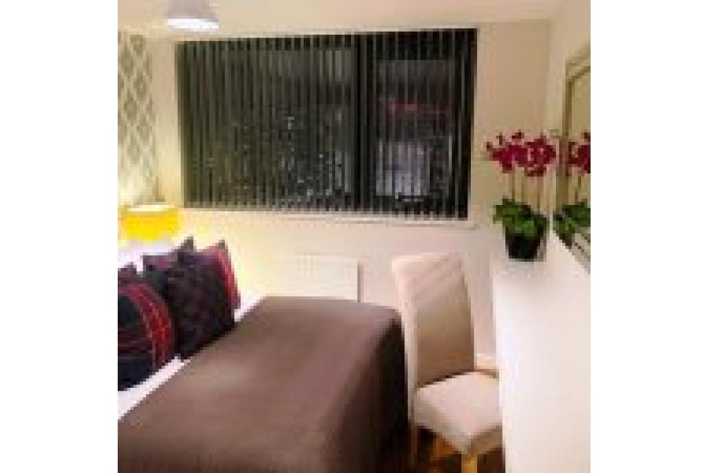 Modern & Spacious Apartment in Canary Wharf – Perfect for Business or Leisure