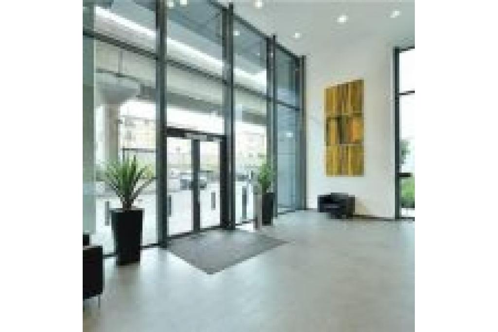 Modern & Spacious Apartment in Canary Wharf – Perfect for Business or Leisure