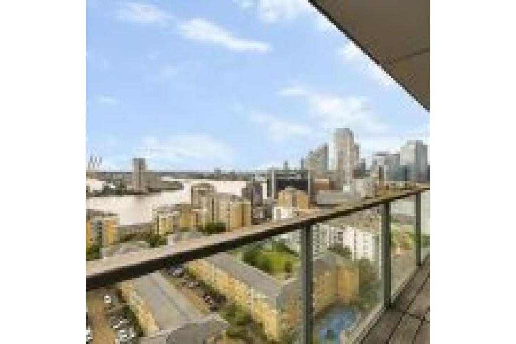 Modern & Spacious Apartment in Canary Wharf – Perfect for Business or Leisure