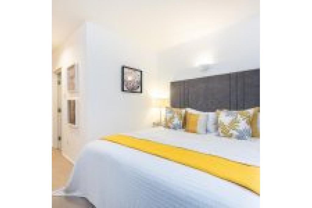 Elegant Two Bedroom Apartment in the Heart of Kensington – To Let