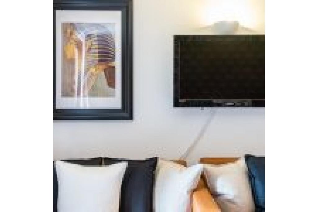 Elegant Two Bedroom Apartment in the Heart of Kensington – To Let