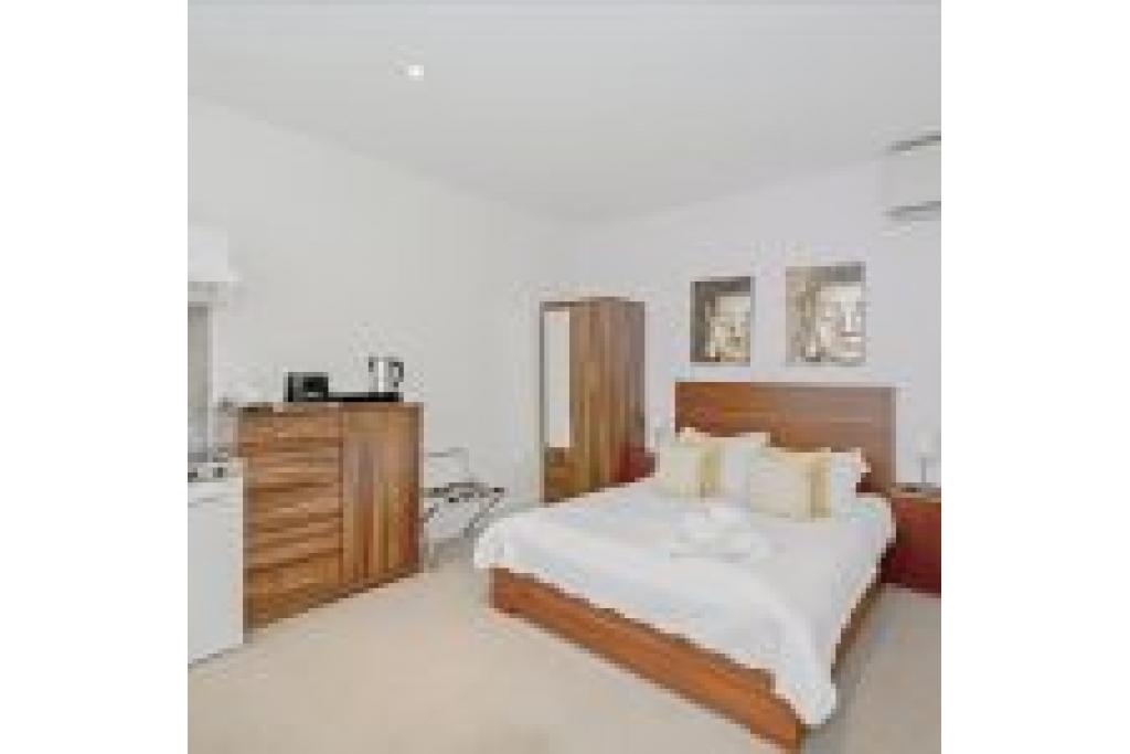 Deluxe Serviced Studio in Upmarket Belgravia – To Let