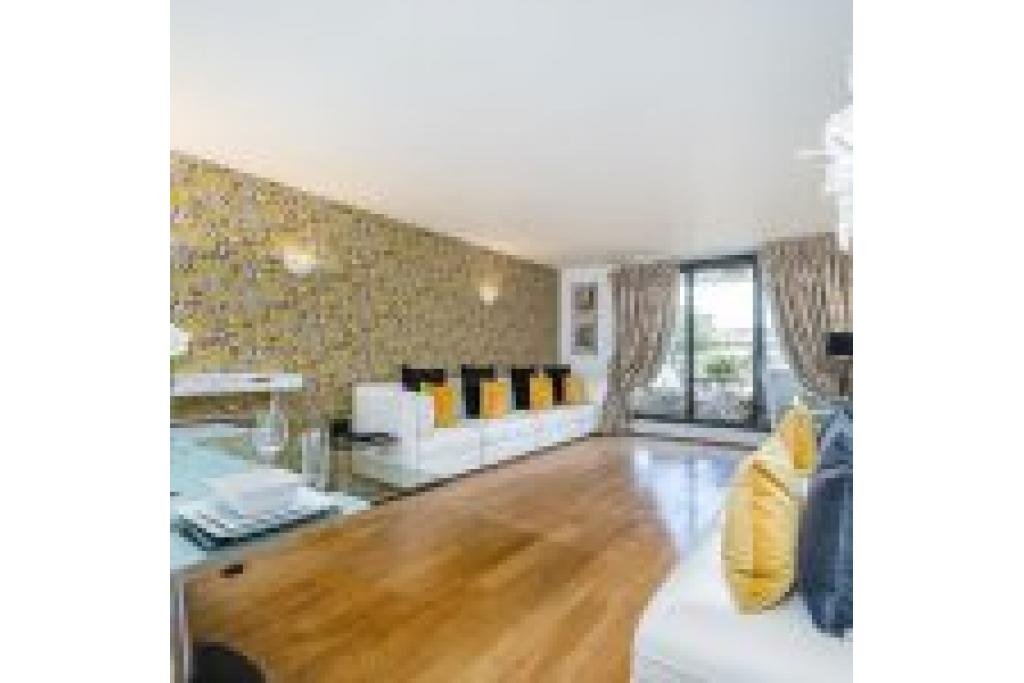 Bespoke Two Bedroom Apartment in Vibrant South Kensington – To Let