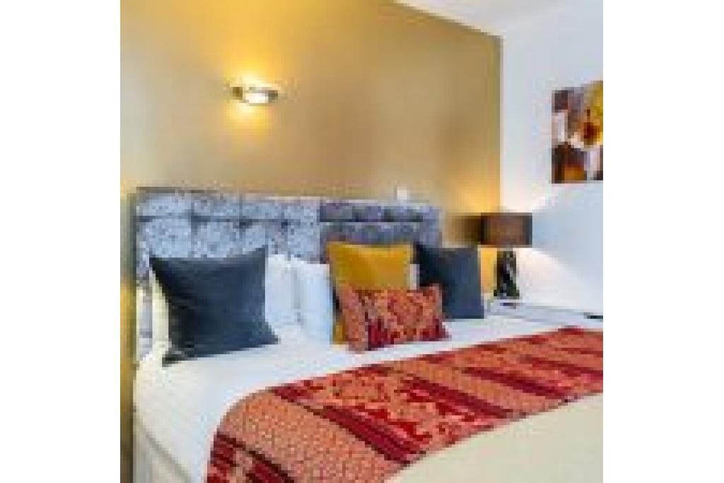 Bespoke Two Bedroom Apartment in Vibrant South Kensington – To Let