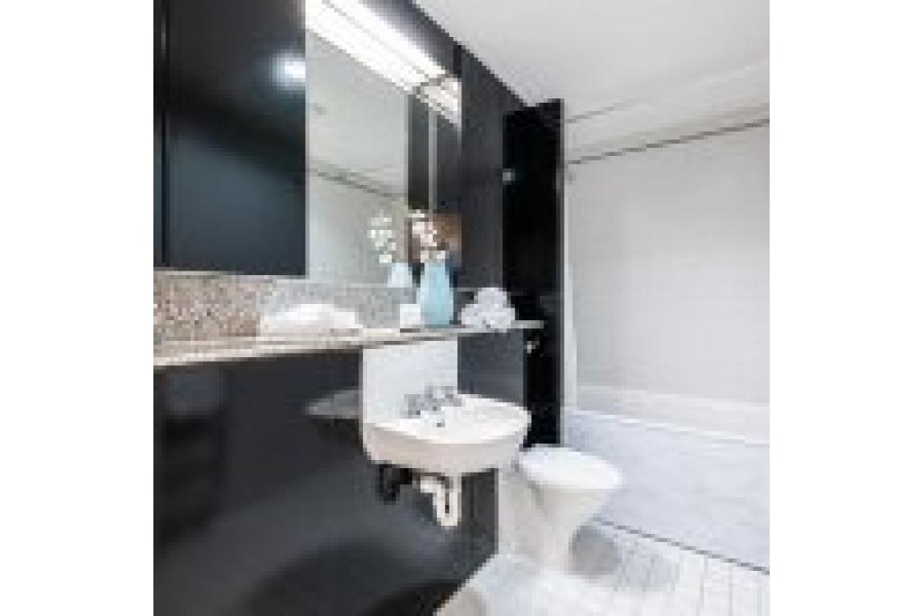 Bespoke Two Bedroom Apartment in Vibrant South Kensington – To Let