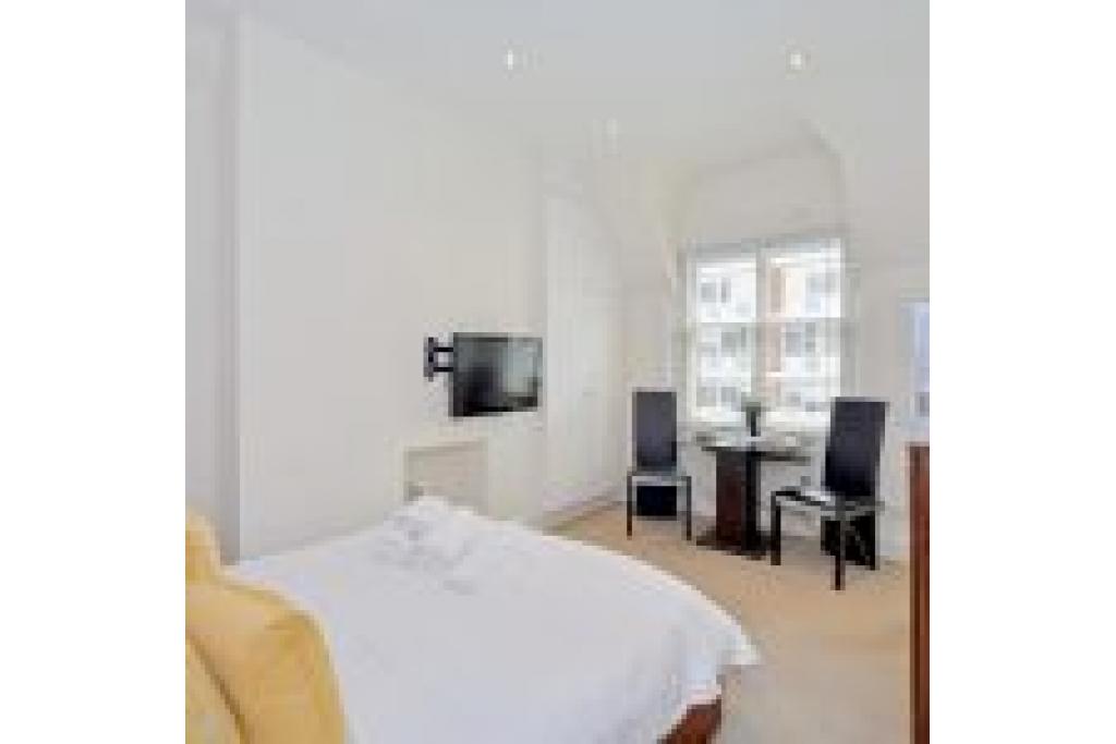 Elegant Two Bedroom Apartment in South Kensington