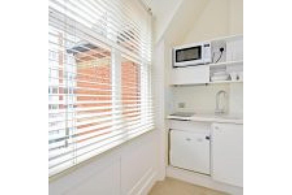 Elegant Two Bedroom Apartment in South Kensington