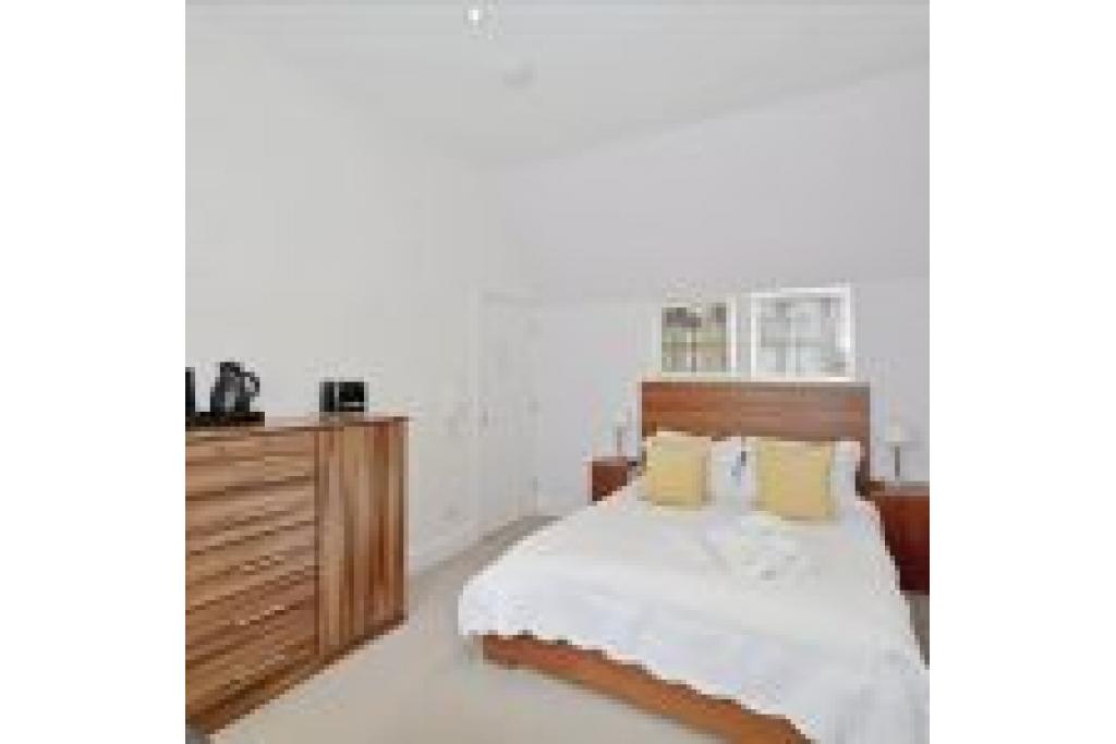 Elegant Two Bedroom Apartment in South Kensington