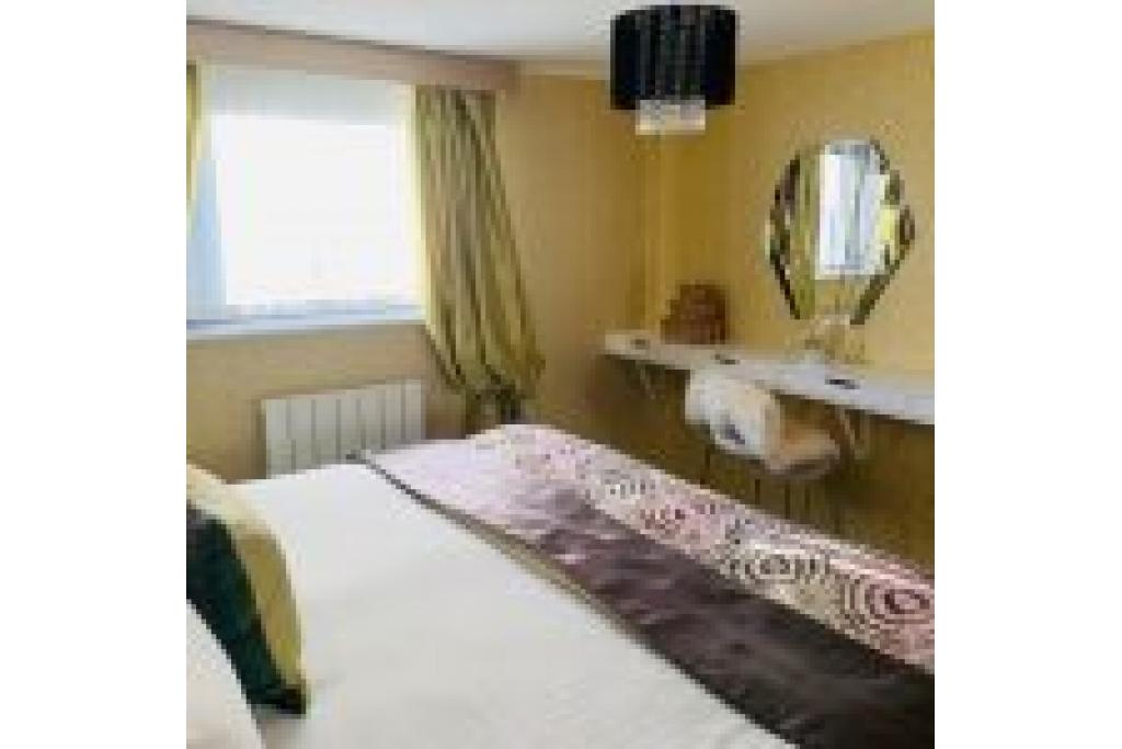 Bespoke, Newly Refurbished One-Bedroom Apartment in Millharbour, Canary Wharf