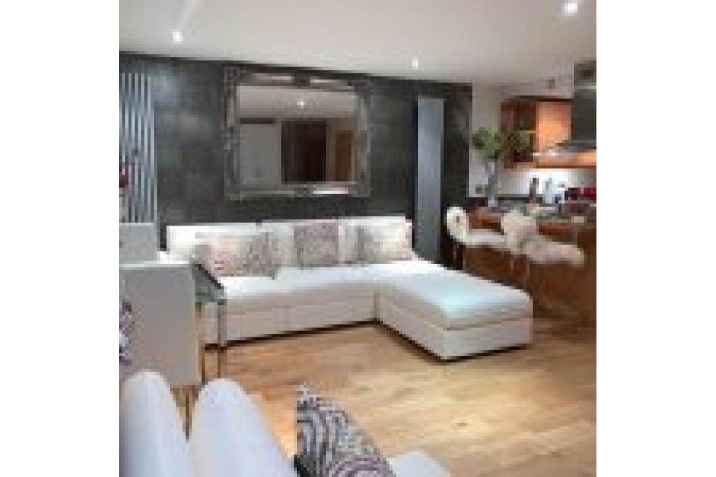 Bespoke, Newly Refurbished One-Bedroom Apartment in Millharbour, Canary Wharf