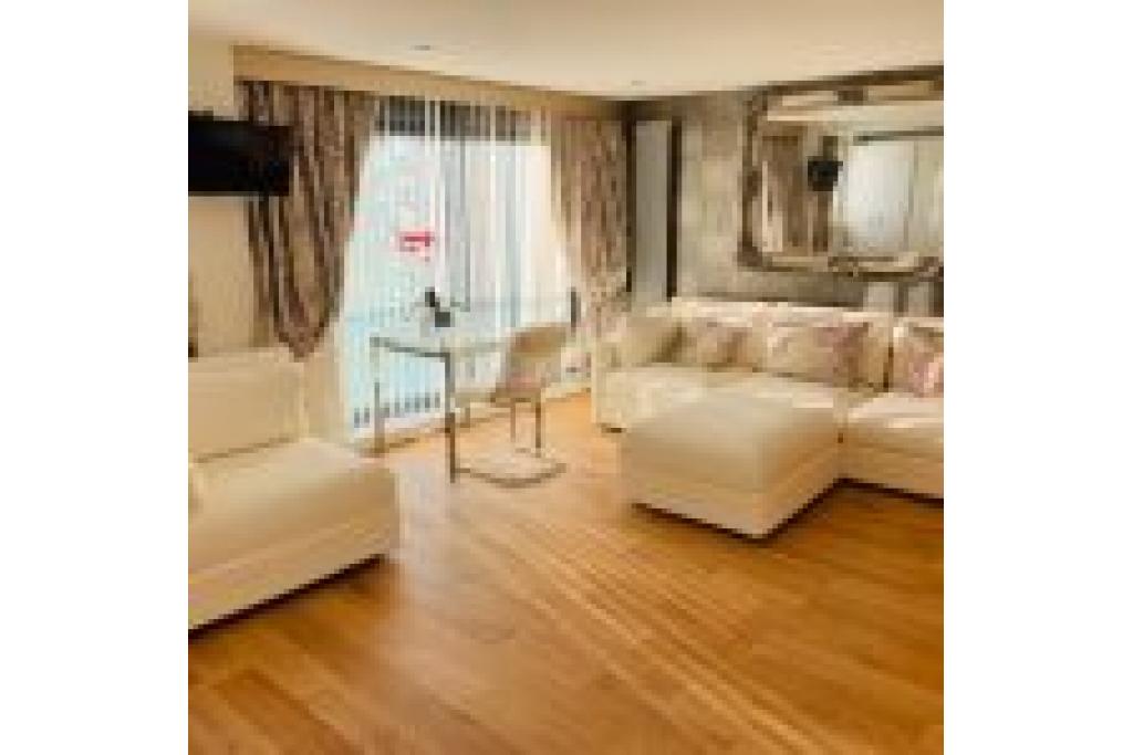 Bespoke, Newly Refurbished One-Bedroom Apartment in Millharbour, Canary Wharf