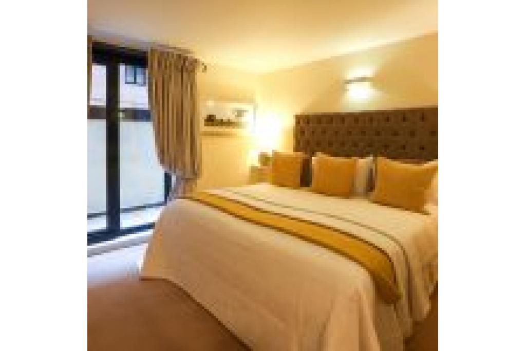 Beautiful South Kensington Apartment – Stylish & Modern