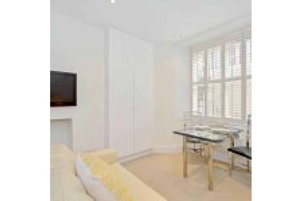 Beautiful & Cosy Serviced Studio in Victoria – Ideal Location for Business or Leisure