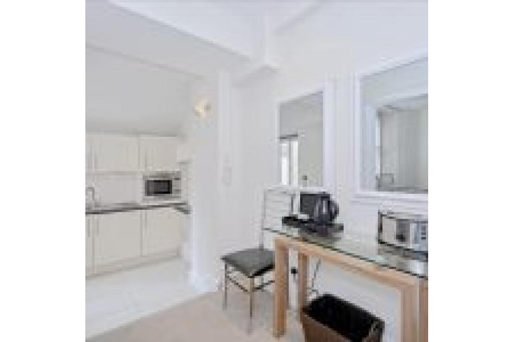 Beautiful & Cosy Serviced Studio in Victoria – Ideal Location for Business or Leisure