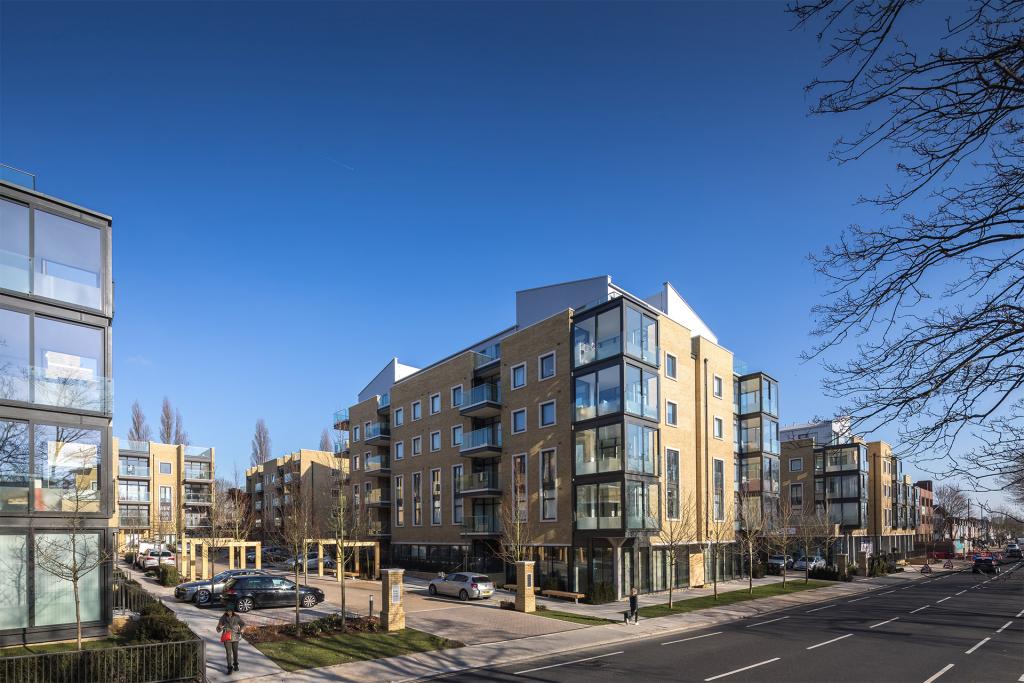 London Square Isleworth – Contemporary 1, 2 & 3 Bedroom Apartments