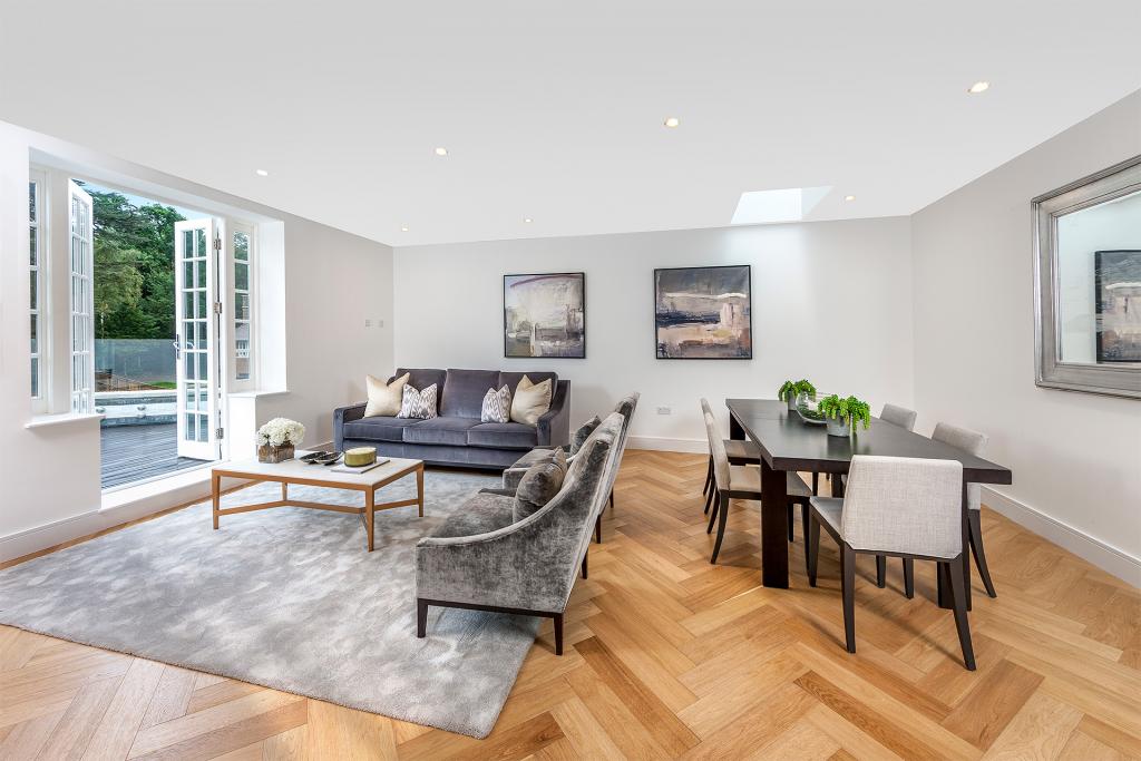 London Square Hayes, BR2 - Luxurious 2, 3, 4 & 5 Bedroom Houses & Apartments
