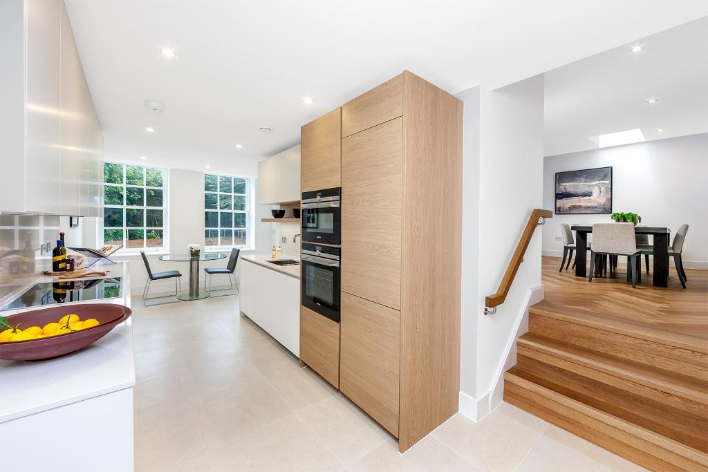 London Square Hayes, BR2 - Luxurious 2, 3, 4 & 5 Bedroom Houses & Apartments