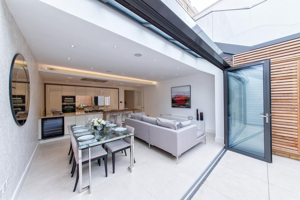 London Square Fulham - Luxurious 3, 4 & 5 Bedroom Townhouses