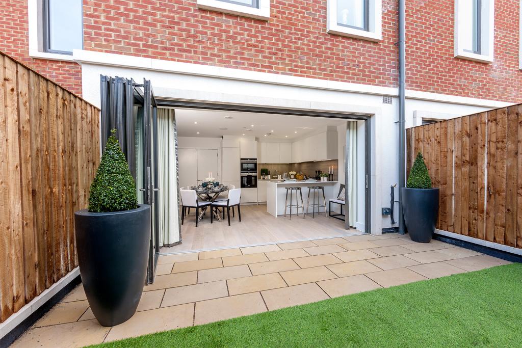 London Square Teddington - Luxurious 4 Bedroom Houses & Apartments