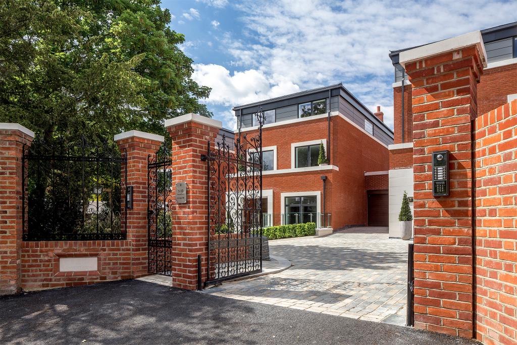 London Square Wimbledon Village - Exquisite 3, 4, 5 & 6 Bedroom Houses
