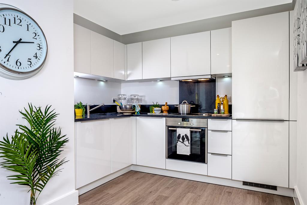 London Square Ruislip - Stylish 1, 2, 3 & 4 Bedroom Houses & Apartments