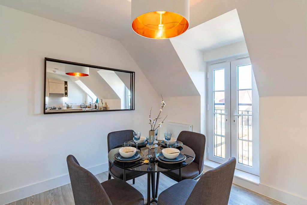 London Square Tadworth Gardens - 1, 2, 3 & 4 Bedroom Houses & Apartments