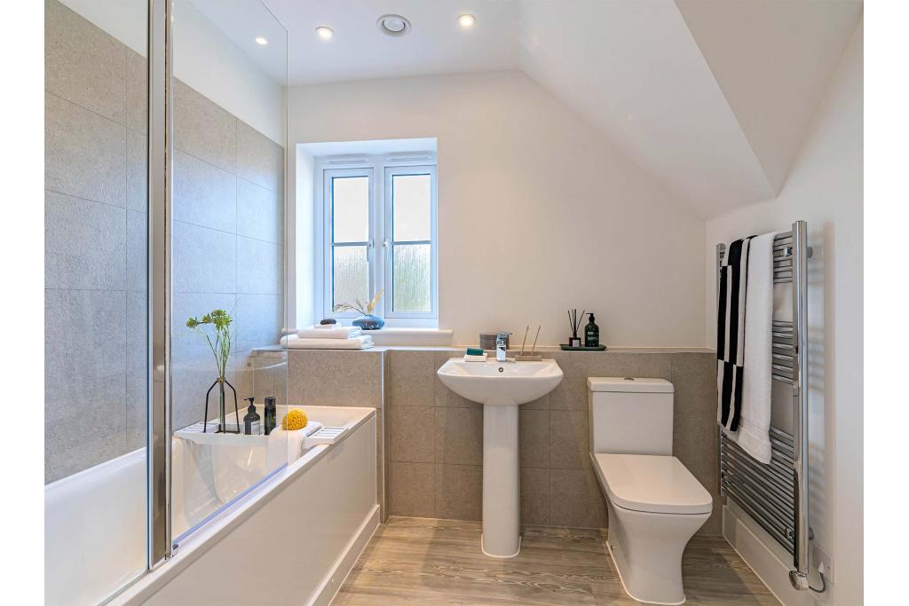 London Square Tadworth Gardens - 1, 2, 3 & 4 Bedroom Houses & Apartments