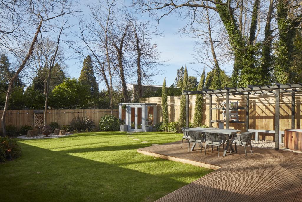 London Square Walton on Thames - 1, 2, 3, 4 & 5 Bedroom Houses & Apartments