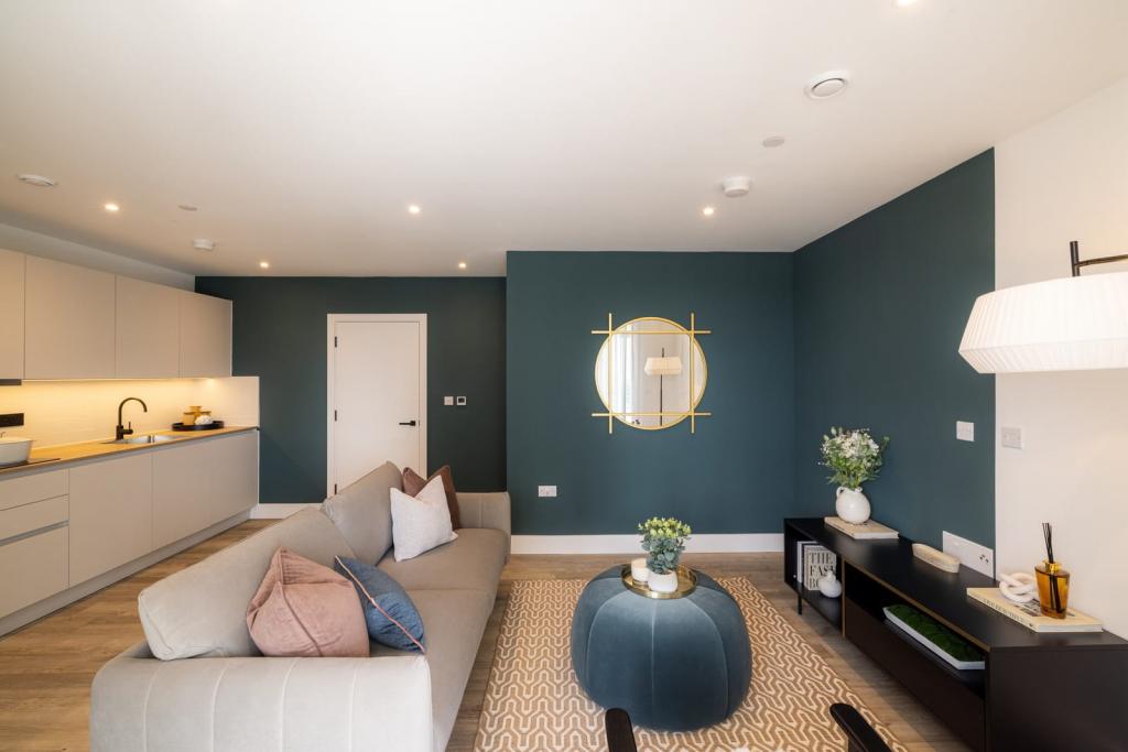 London Square Pearson Building - 1 & 2 Bedroom Apartments from £335,000 - Ready to Move Into