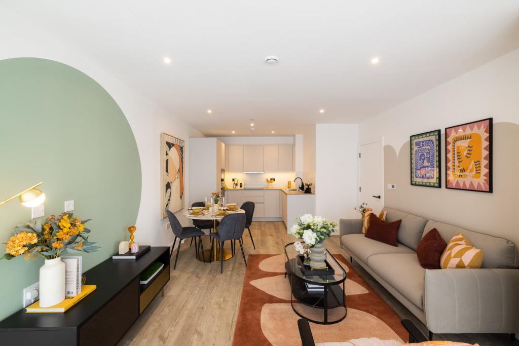 London Square Pearson Building - 1 & 2 Bedroom Apartments from £335,000 - Ready to Move Into