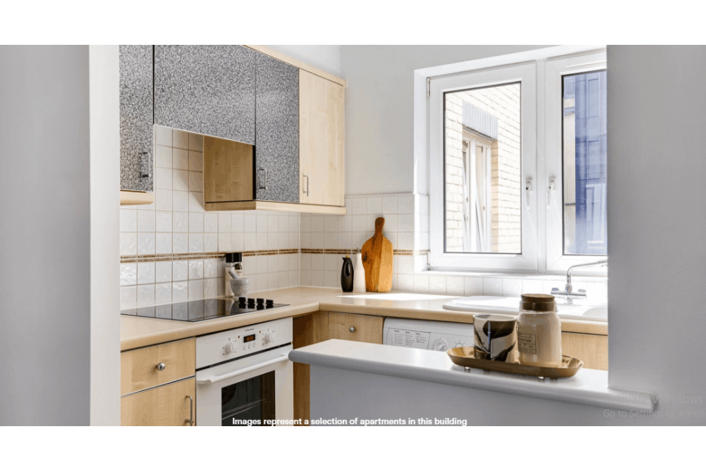 Elegant 1-Bed Apartment with Balcony – West Smithfield